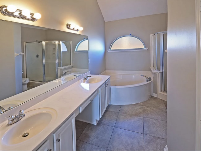 Building Photo - 4593 Tulip Run Dr