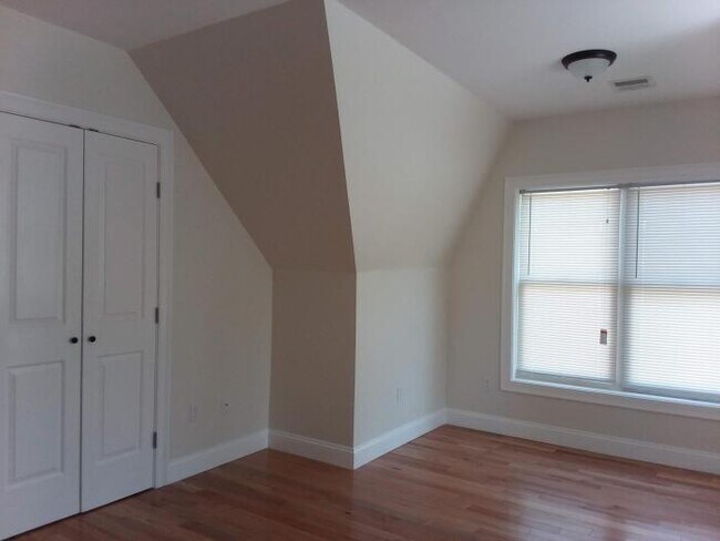 Building Photo - 4 bedroom in Boston MA 02120