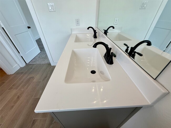 Building Photo - 12946 Rio Mariano Ln