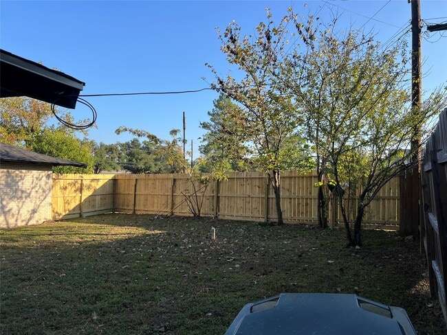 Building Photo - 401 Oakhill Dr