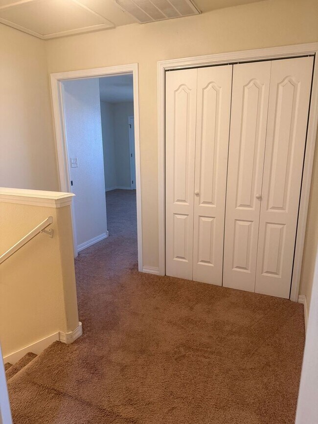 Building Photo - 1221 E 14th St