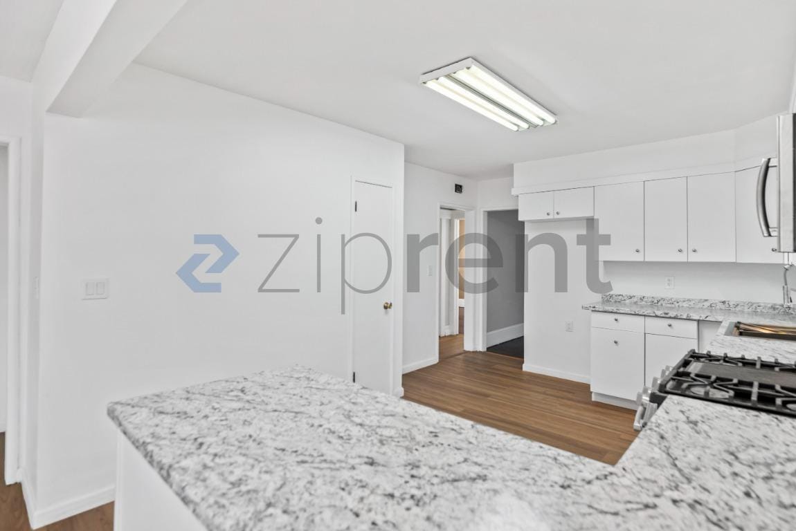 Building Photo - Unit
