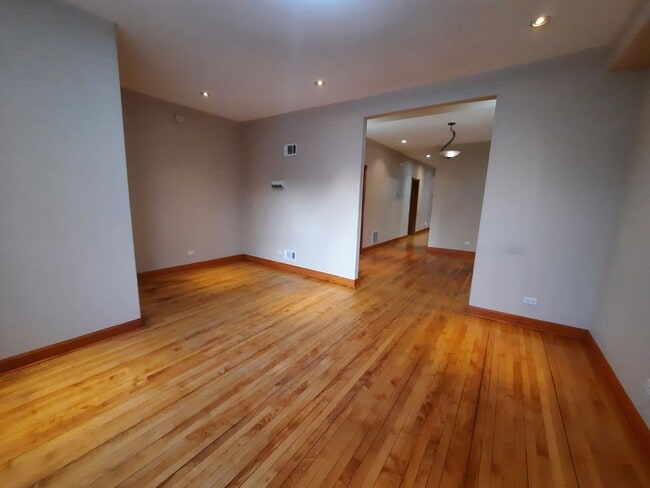 Building Photo - Nice Newly Renovated 2BD, 1BATH, 1St FL - ...