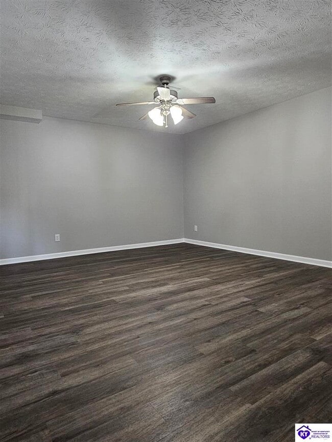 Building Photo - 118 Twin Lakes Dr