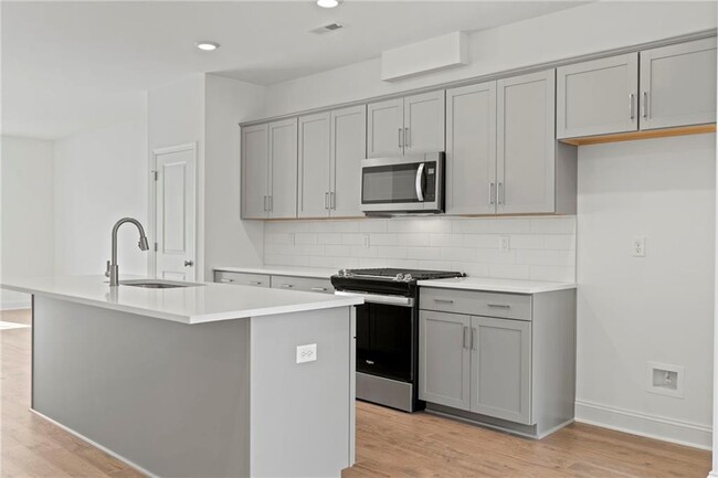 Building Photo - 15320 Oasis Sun Aly