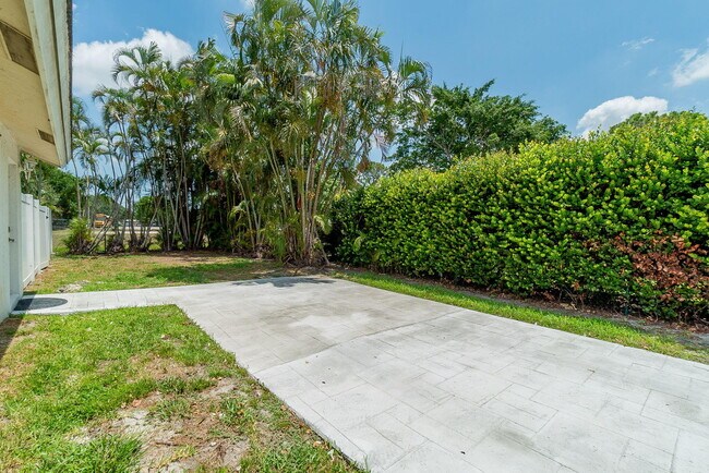 Building Photo - 13660 Folkestone Ct