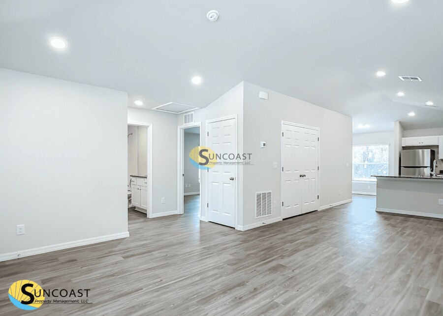 Building Photo - 936 S Apopka Ave