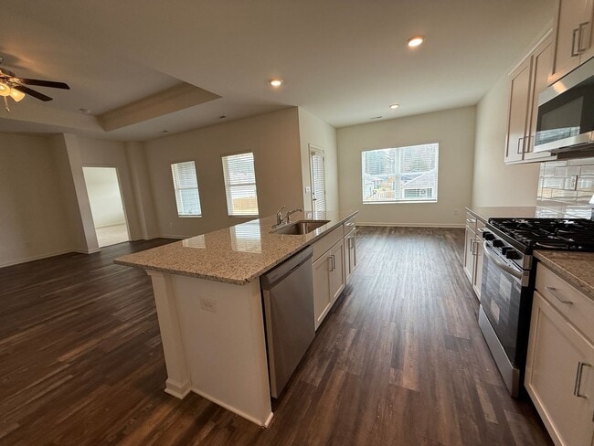 Building Photo - Springville Schools One Level 4 Bedroom / 3 Bathroom/ 3 Car Garage