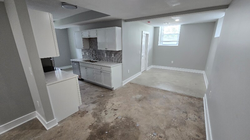 Building Photo - 1600 W 37th St