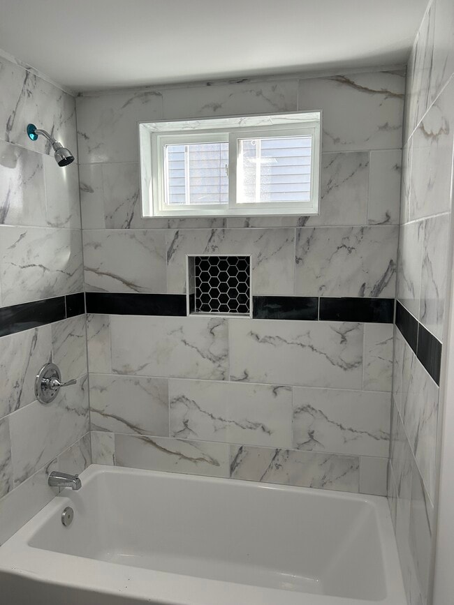 Master bathroom - 472 Friendship St