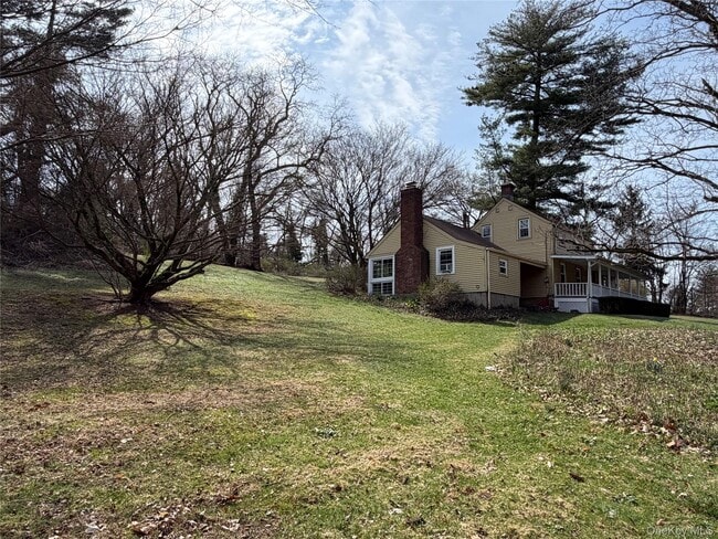 Building Photo - 327 W Neck Rd