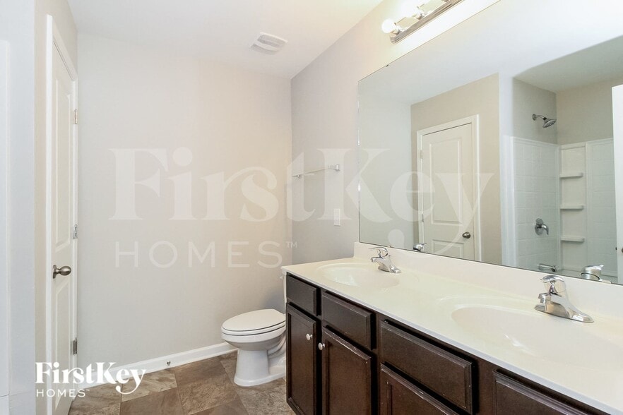Building Photo - 5369 Northridge Dr