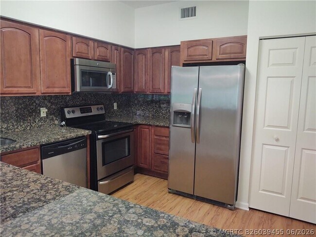 Building Photo - 5801 Coach House Cir