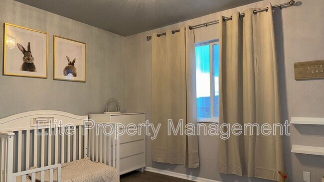Building Photo - 1150 S Los Charros Dr