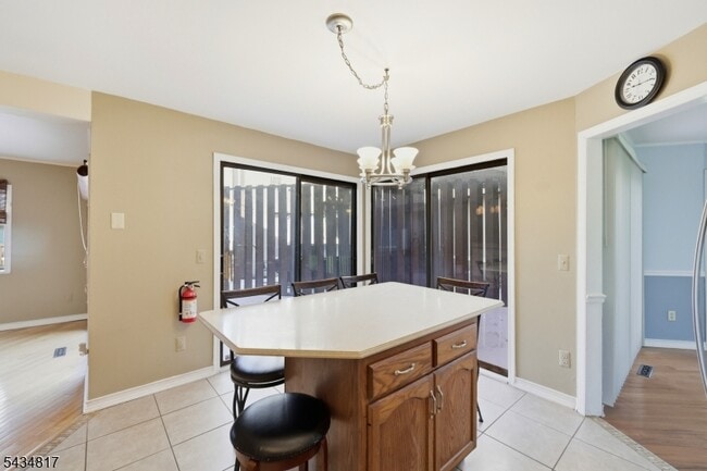 Building Photo - 15 Delbarton Ct