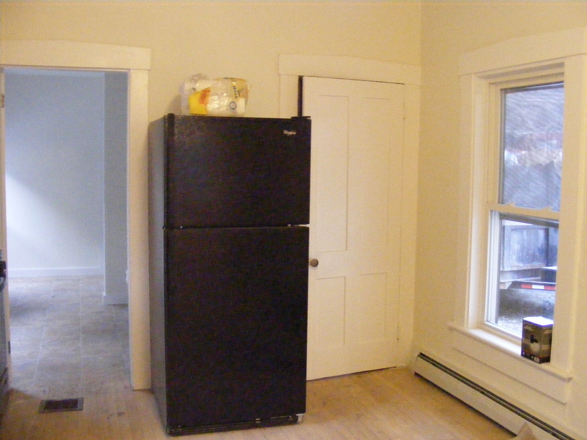 Building Photo - 123 Frost St