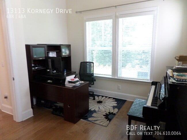 Building Photo - 13113 Kornegy Dr