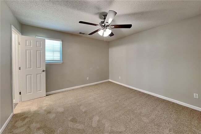 Building Photo - 4956 W Ridge Dr