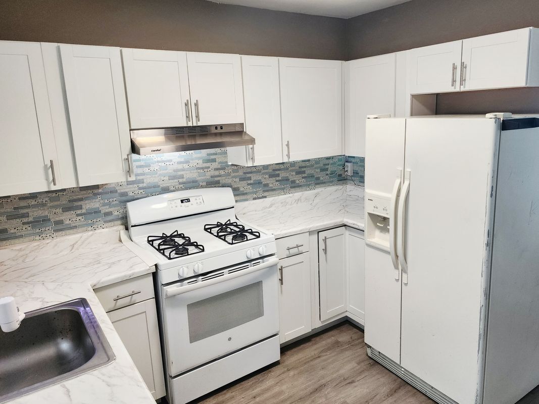 Building Photo - 664 W 2nd St