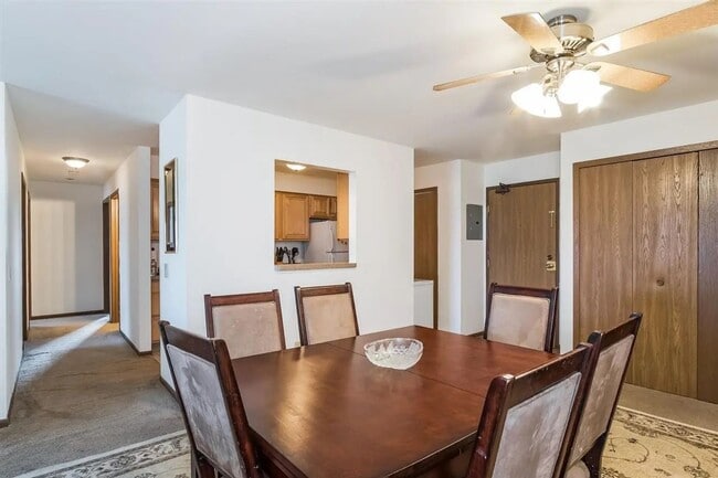 Building Photo - Modern 3 bedroom 1 bath garden style condo