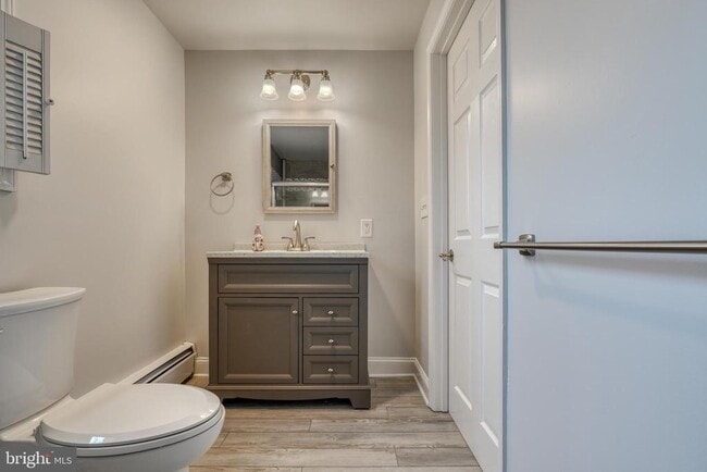 Building Photo - 427 Greenwood Rd