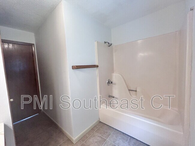Building Photo - 55 Hedge Ave