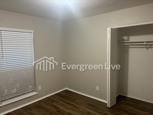 Building Photo - 9546 Sophora Dr