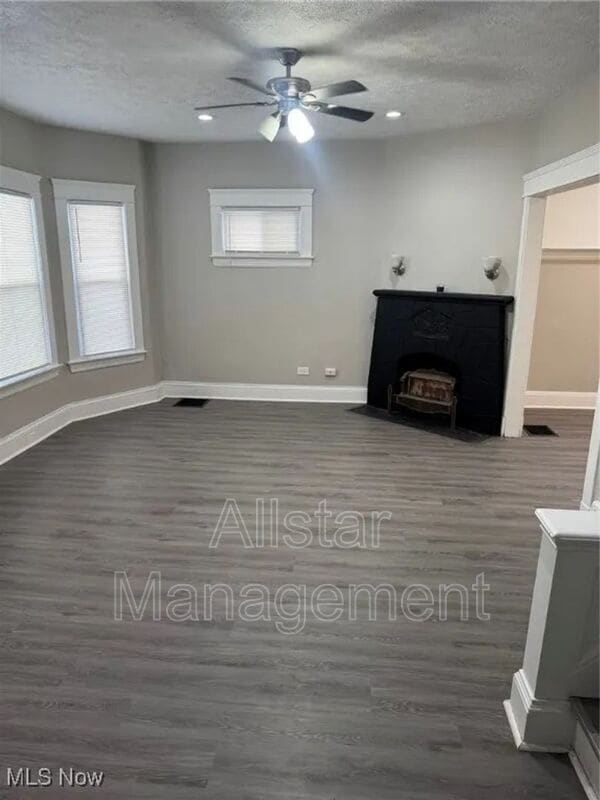 Building Photo - 521 E 109th St