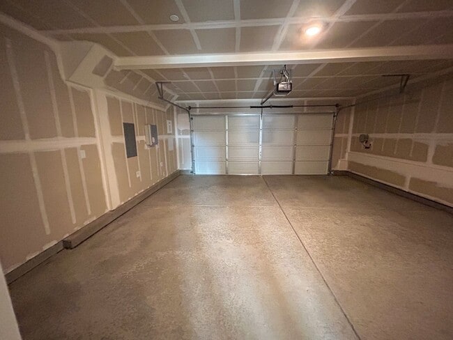 Building Photo - NEW BUILD HOME - Comfortable Living in a New Redding Neighborhood