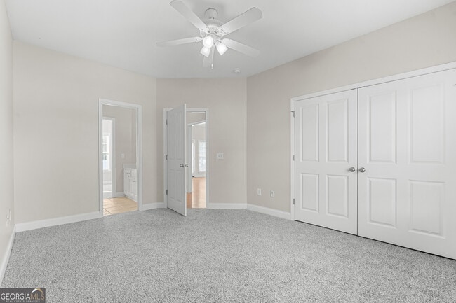 Building Photo - 1811 Old Carriage Trail