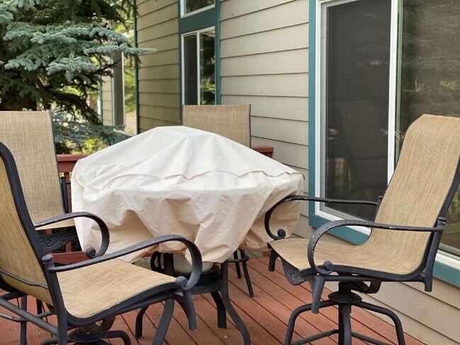 Building Photo - "Spacious 4-Bedroom Retreat with 3 Full Ba...