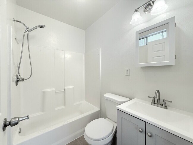 Building Photo - 1323 W 58th St
