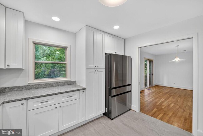 Building Photo - 4532 Broad Branch Rd NW