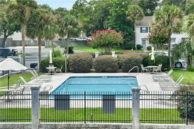 Building Photo - 104 Courtyard Villas Ln