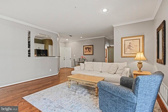 Building Photo - 1701 Lake Shore Crest Dr