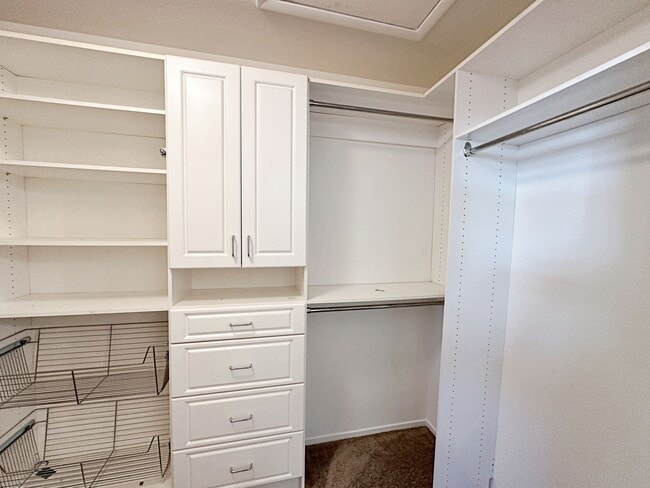 Building Photo - SINGLE STORY HOME WITH CASITA IN GATED COMMUNITY