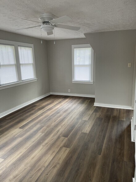 Spacious Living Room - 116 S 1st St