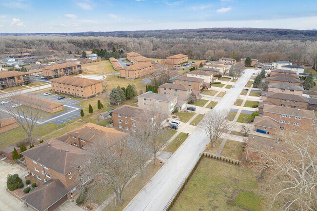 Building Photo - 11111 S Helena Dr
