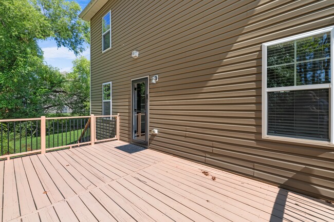 Building Photo - 240 E Quailwood Dr