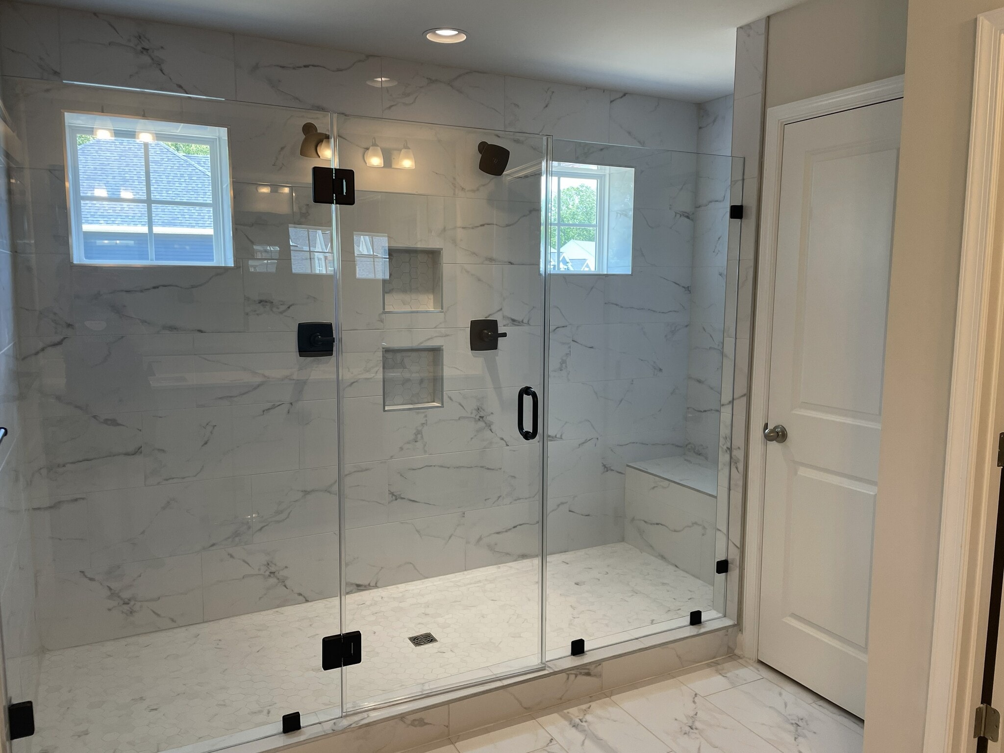 Master bathroom - 10910 Meridian Hill Way
