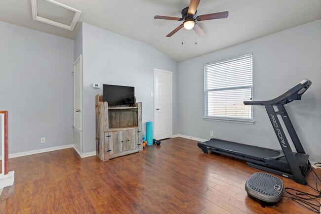 Building Photo - 103 Hoya Ln