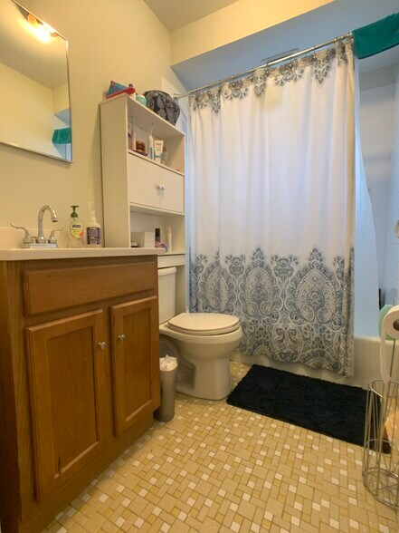 Building Photo - 204 Chiswick Rd