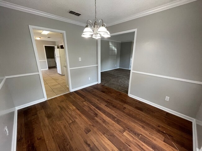 Building Photo - Ranch 3-Bedroom home !!