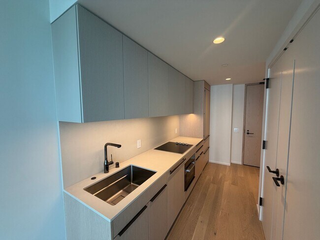 Building Photo - The Park Ward Village #622
