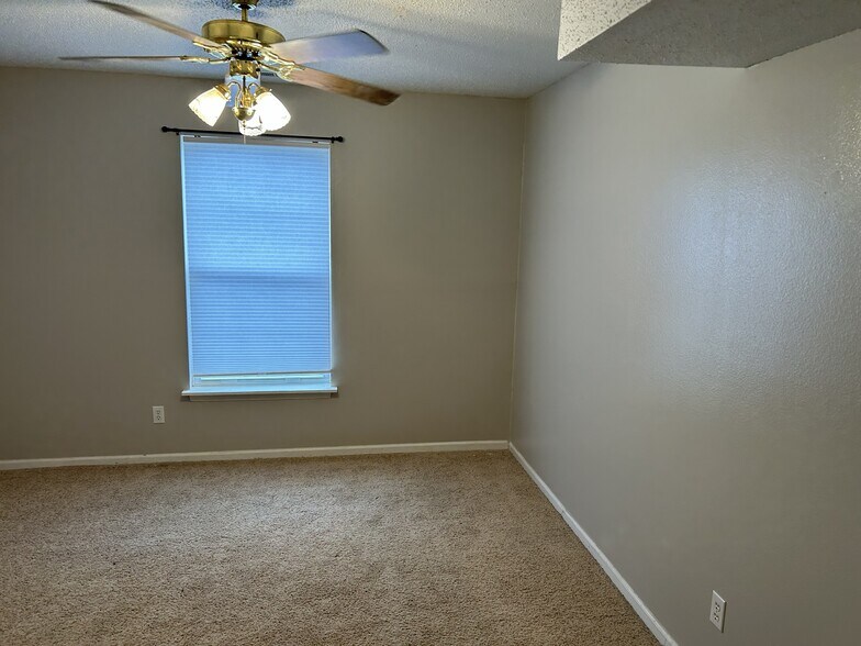 Building Photo - 110 Vixen Cir