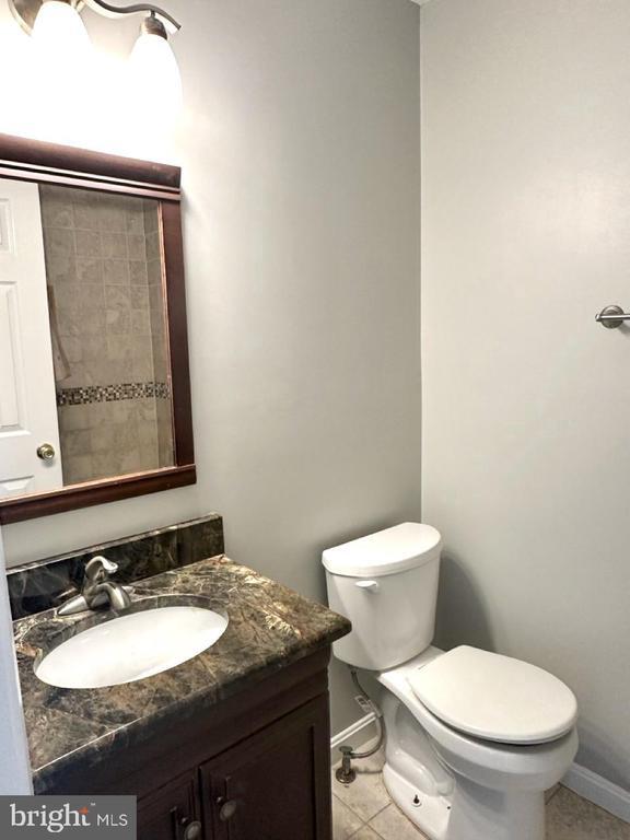 Building Photo - 898 Bayridge Dr