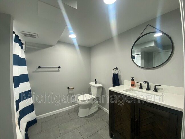 Building Photo - 14505 Shadywood Dr