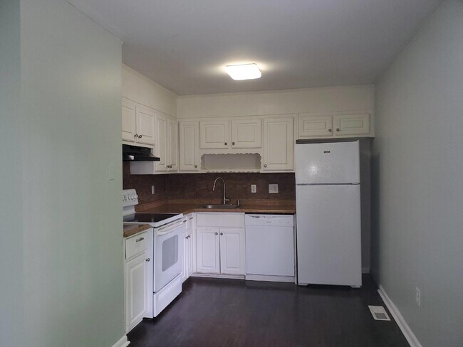 Building Photo - Beautiful  & Charming 4-Bedroom Home with ...