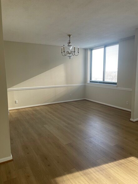 dining room - 5501 Seminary Rd