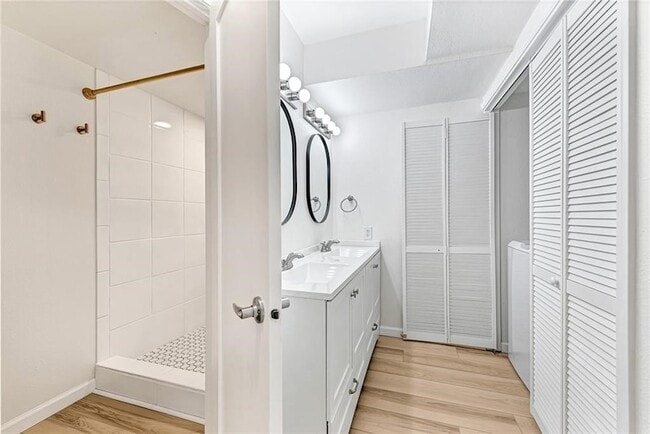 Building Photo - 14791 Dutchmans Dr